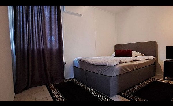 b06badb8-4a3c-4f9a-9b8b-580d49a190c2